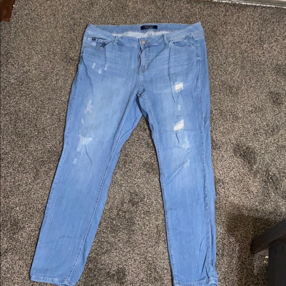 Light denim plus size jeans